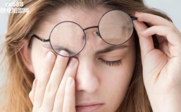 教你正确区别卧蚕和眼袋 哪些方法有效预防眼袋