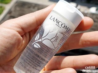 兰蔻控油洁肤水的用法